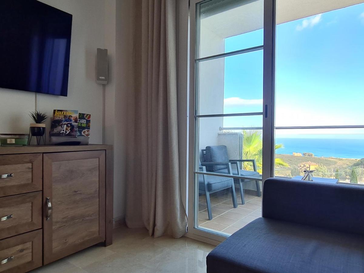 Seaside Serenity - Stylish Apartment With Spectacular Views Manilva Extérieur photo