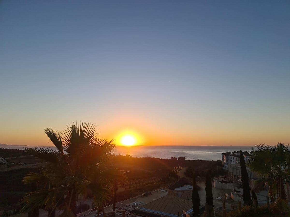 Seaside Serenity - Stylish Apartment With Spectacular Views Manilva Extérieur photo