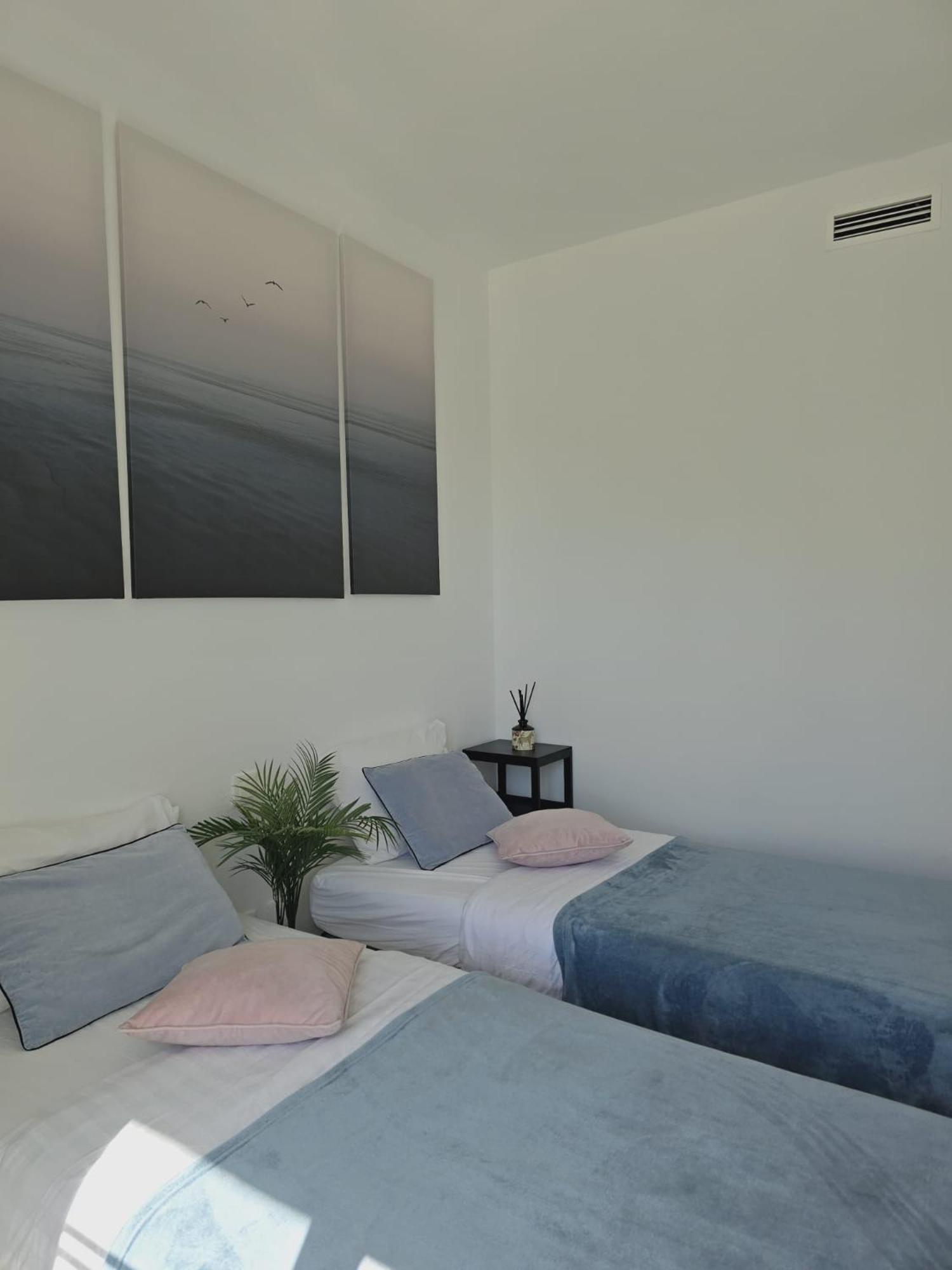 Seaside Serenity - Stylish Apartment With Spectacular Views Manilva Extérieur photo